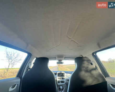 Серый Рено Зое, объемом двигателя 0 л и пробегом 108 тыс. км за 8500 $, фото 21 на Automoto.ua