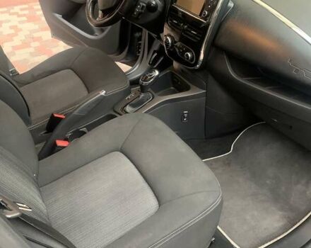 Серый Рено Зое, объемом двигателя 0 л и пробегом 128 тыс. км за 9300 $, фото 1 на Automoto.ua