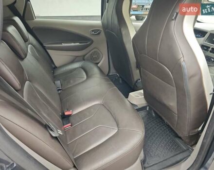 Серый Рено Зое, объемом двигателя 0 л и пробегом 95 тыс. км за 9750 $, фото 56 на Automoto.ua