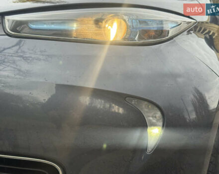 Серый Рено Зое, объемом двигателя 0 л и пробегом 164 тыс. км за 10200 $, фото 7 на Automoto.ua