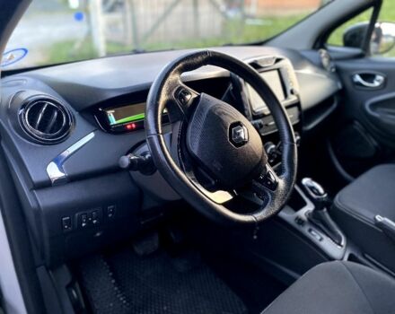 Серый Рено Зое, объемом двигателя 0 л и пробегом 162 тыс. км за 8800 $, фото 4 на Automoto.ua