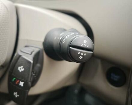 Серый Рено Зое, объемом двигателя 0 л и пробегом 95 тыс. км за 9750 $, фото 62 на Automoto.ua