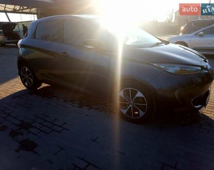 Серый Рено Зое, объемом двигателя 0 л и пробегом 115 тыс. км за 10500 $, фото 2 на Automoto.ua