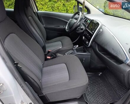 Серый Рено Зое, объемом двигателя 0 л и пробегом 108 тыс. км за 9400 $, фото 15 на Automoto.ua