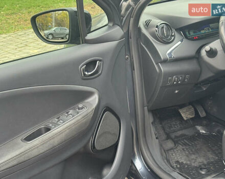 Серый Рено Зое, объемом двигателя 0 л и пробегом 164 тыс. км за 10200 $, фото 13 на Automoto.ua
