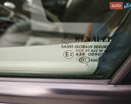 Серый Рено Зое, объемом двигателя 0 л и пробегом 95 тыс. км за 9750 $, фото 34 на Automoto.ua