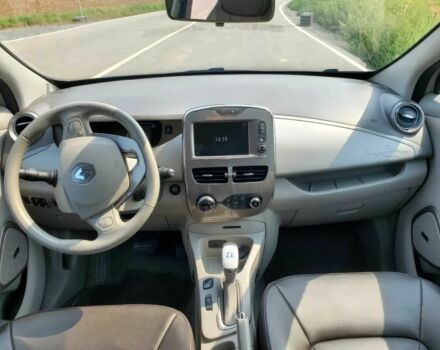 Серый Рено Зое, объемом двигателя 0 л и пробегом 69 тыс. км за 8500 $, фото 8 на Automoto.ua