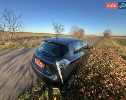 Серый Рено Зое, объемом двигателя 0 л и пробегом 108 тыс. км за 8500 $, фото 4 на Automoto.ua