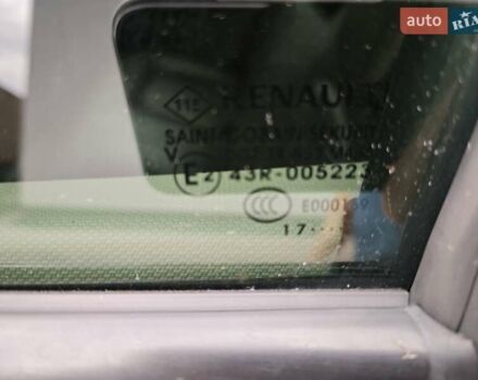 Серый Рено Зое, объемом двигателя 0 л и пробегом 95 тыс. км за 9750 $, фото 35 на Automoto.ua