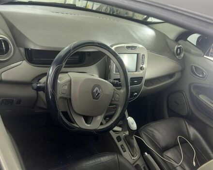 Серый Рено Зое, объемом двигателя 0 л и пробегом 115 тыс. км за 6900 $, фото 5 на Automoto.ua