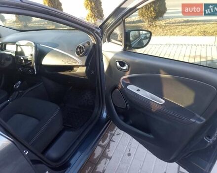 Серый Рено Зое, объемом двигателя 0 л и пробегом 115 тыс. км за 10500 $, фото 8 на Automoto.ua