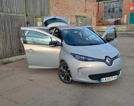 Серый Рено Зое, объемом двигателя 0 л и пробегом 103 тыс. км за 10000 $, фото 1 на Automoto.ua