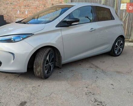 Серый Рено Зое, объемом двигателя 0 л и пробегом 103 тыс. км за 10000 $, фото 3 на Automoto.ua