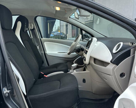 Серый Рено Зое, объемом двигателя 0 л и пробегом 137 тыс. км за 9450 $, фото 14 на Automoto.ua