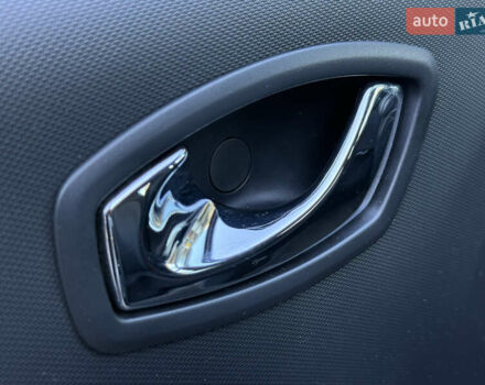 Серый Рено Зое, объемом двигателя 0 л и пробегом 21 тыс. км за 10446 $, фото 13 на Automoto.ua