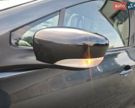Серый Рено Зое, объемом двигателя 0 л и пробегом 95 тыс. км за 9750 $, фото 32 на Automoto.ua