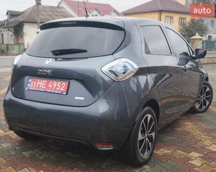 Серый Рено Зое, объемом двигателя 0 л и пробегом 78 тыс. км за 10000 $, фото 7 на Automoto.ua
