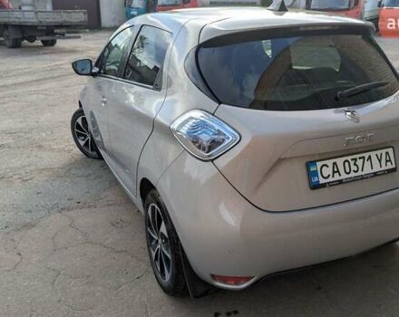 Серый Рено Зое, объемом двигателя 0 л и пробегом 103 тыс. км за 10000 $, фото 5 на Automoto.ua