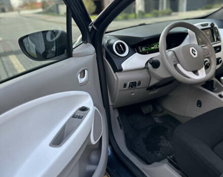 Серый Рено Зое, объемом двигателя 0 л и пробегом 137 тыс. км за 9450 $, фото 11 на Automoto.ua