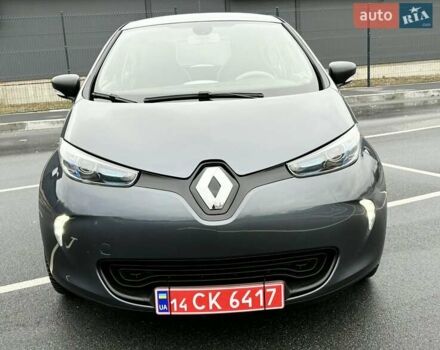 Серый Рено Зое, объемом двигателя 0 л и пробегом 62 тыс. км за 9500 $, фото 4 на Automoto.ua