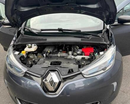 Серый Рено Зое, объемом двигателя 0 л и пробегом 87 тыс. км за 6500 $, фото 5 на Automoto.ua