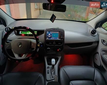 Серый Рено Зое, объемом двигателя 0 л и пробегом 48 тыс. км за 10200 $, фото 10 на Automoto.ua