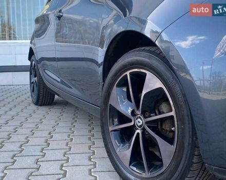 Серый Рено Зое, объемом двигателя 0 л и пробегом 123 тыс. км за 10450 $, фото 8 на Automoto.ua