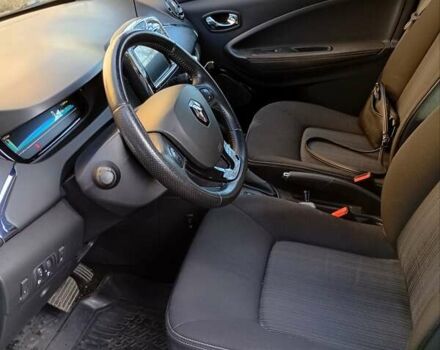 Серый Рено Зое, объемом двигателя 0 л и пробегом 112 тыс. км за 10500 $, фото 5 на Automoto.ua