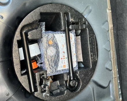 Серый Рено Зое, объемом двигателя 0 л и пробегом 108 тыс. км за 8500 $, фото 19 на Automoto.ua