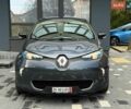 Серый Рено Зое, объемом двигателя 0 л и пробегом 155 тыс. км за 9999 $, фото 38 на Automoto.ua