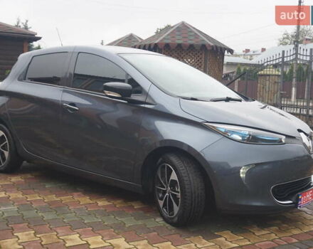 Серый Рено Зое, объемом двигателя 0 л и пробегом 78 тыс. км за 10000 $, фото 4 на Automoto.ua