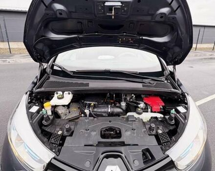 Серый Рено Зое, объемом двигателя 0 л и пробегом 62 тыс. км за 9500 $, фото 42 на Automoto.ua