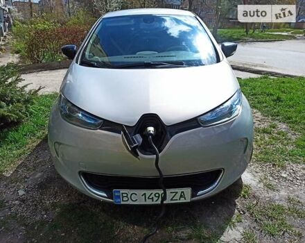 Серый Рено Зое, объемом двигателя 0 л и пробегом 310 тыс. км за 7500 $, фото 14 на Automoto.ua