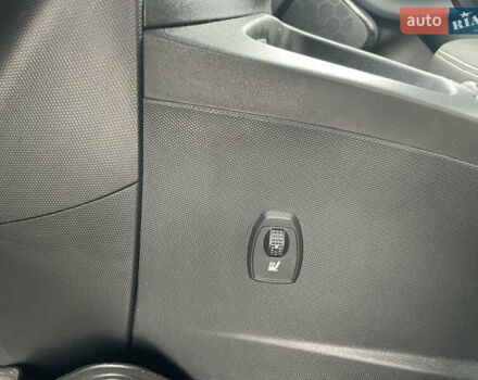 Рено Зое 2017 в Тернополе на Automoto.ua Серый Рено Зое, объемом двигателя 0 л и пробегом 130 тыс. км за 9200 $, фото 10 на Automoto.ua