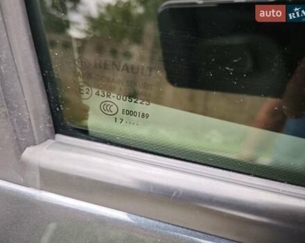 Серый Рено Зое, объемом двигателя 0 л и пробегом 95 тыс. км за 9750 $, фото 37 на Automoto.ua
