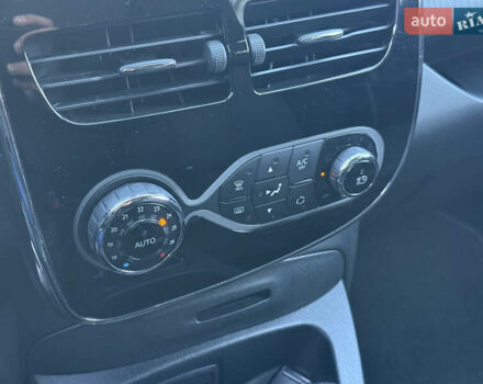 Серый Рено Зое, объемом двигателя 0 л и пробегом 21 тыс. км за 10446 $, фото 14 на Automoto.ua