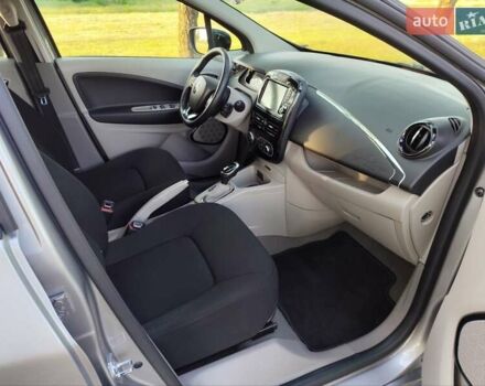 Серый Рено Зое, объемом двигателя 0 л и пробегом 158 тыс. км за 8100 $, фото 9 на Automoto.ua