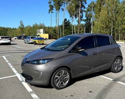 Серый Рено Зое, объемом двигателя 0 л и пробегом 200 тыс. км за 8500 $, фото 5 на Automoto.ua