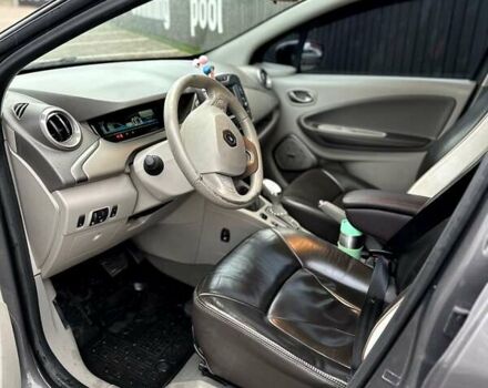 Серый Рено Зое, объемом двигателя 0 л и пробегом 148 тыс. км за 9500 $, фото 11 на Automoto.ua