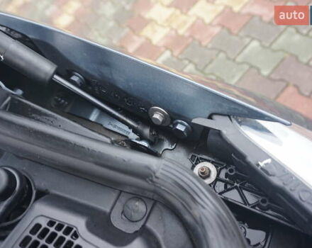 Серый Рено Зое, объемом двигателя 0 л и пробегом 78 тыс. км за 10000 $, фото 52 на Automoto.ua