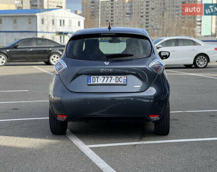 Серый Рено Зое, объемом двигателя 0 л и пробегом 160 тыс. км за 8700 $, фото 10 на Automoto.ua