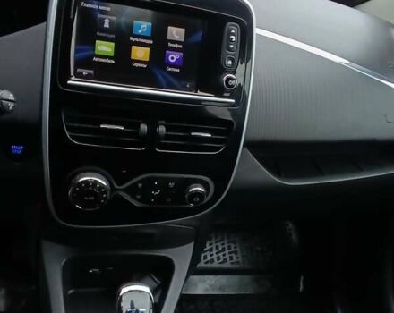 Серый Рено Зое, объемом двигателя 0 л и пробегом 108 тыс. км за 9400 $, фото 26 на Automoto.ua