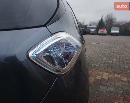 Серый Рено Зое, объемом двигателя 0 л и пробегом 182 тыс. км за 8200 $, фото 25 на Automoto.ua