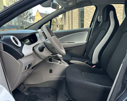 Серый Рено Зое, объемом двигателя 0 л и пробегом 137 тыс. км за 9450 $, фото 10 на Automoto.ua