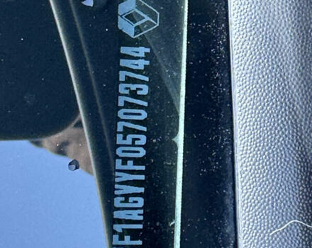 Серый Рено Зое, объемом двигателя 0 л и пробегом 90 тыс. км за 9999 $, фото 9 на Automoto.ua