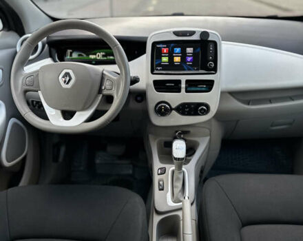 Серый Рено Зое, объемом двигателя 0 л и пробегом 137 тыс. км за 9450 $, фото 15 на Automoto.ua