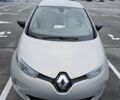 Серый Рено Зое, объемом двигателя 0 л и пробегом 97 тыс. км за 8400 $, фото 1 на Automoto.ua