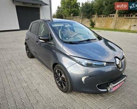 Серый Рено Зое, объемом двигателя 0 л и пробегом 95 тыс. км за 9750 $, фото 23 на Automoto.ua