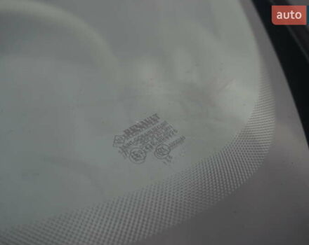 Серый Рено Зое, объемом двигателя 0 л и пробегом 182 тыс. км за 8200 $, фото 61 на Automoto.ua