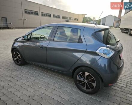 Серый Рено Зое, объемом двигателя 0 л и пробегом 95 тыс. км за 9750 $, фото 5 на Automoto.ua